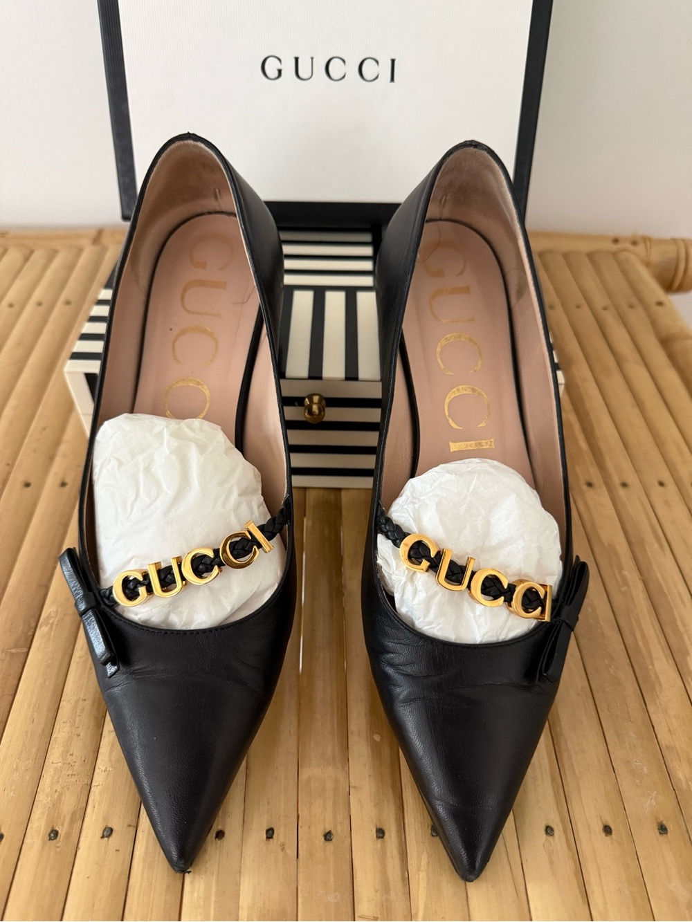 Gucci Black Leather Pointed Toe Logo Chain Flats - Authentic